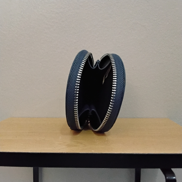 MIA & LUCAS Navy Floral Round Zip Coin Pouch – Like New - Picture 10 of 12